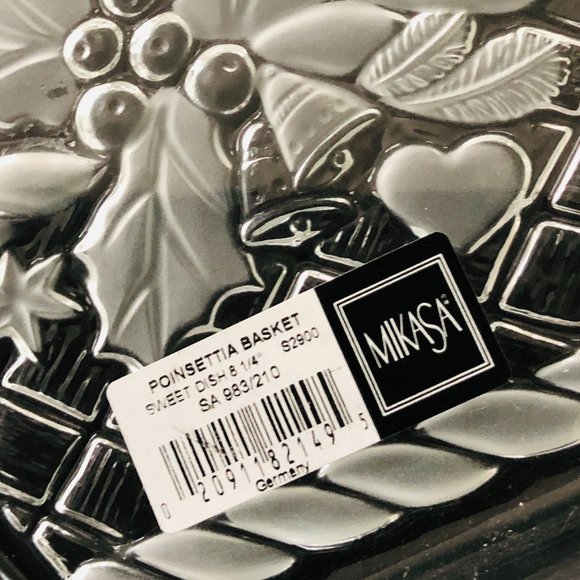 MIKASA "Poinsettia Basket" Crystal Sweet Treat Dish - Picture 2 of 4